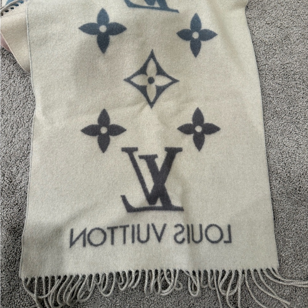 Louis Vuitton Reykjavik Gradient Scarf - Picture 4 of 4